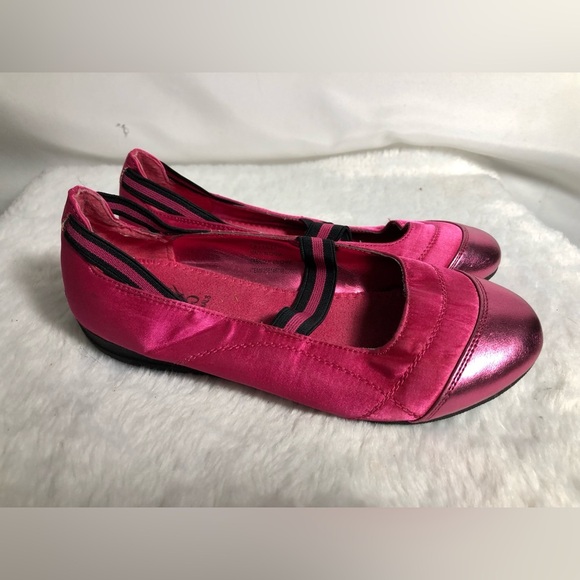 Girls Pink Shoes. Size 2. - Picture 1 of 4